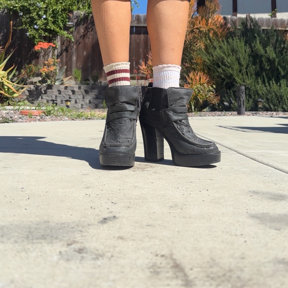 Heels - Picture 5 of 6